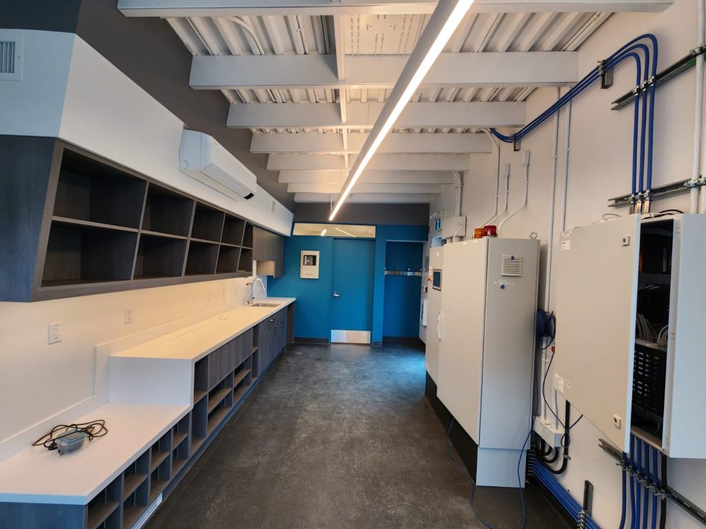  modern, industrial aesthetic room
